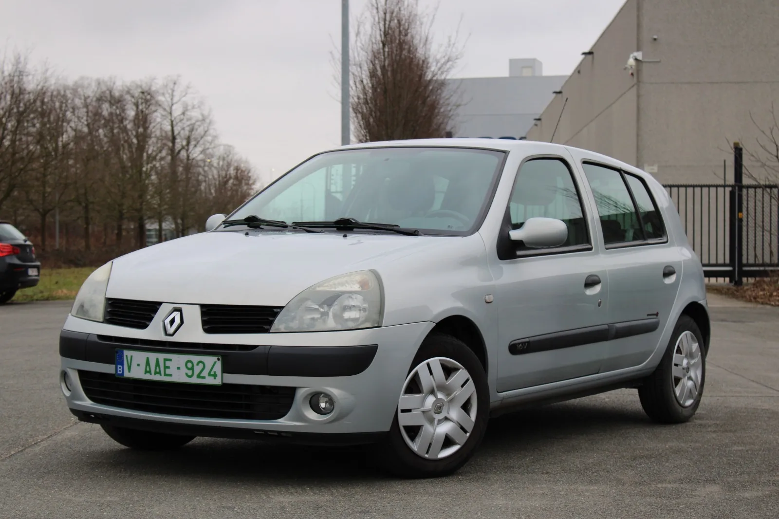 Renault Clio 1.2i 16V Authentique te koop bij AV-Automotive in Antwerpen